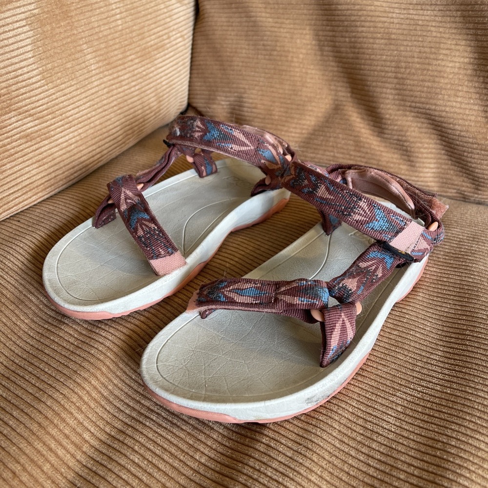 Teva XLT2 Youth Size 2 Hurricane Sandals Orange Outdoors Summer Hike Water Shoes